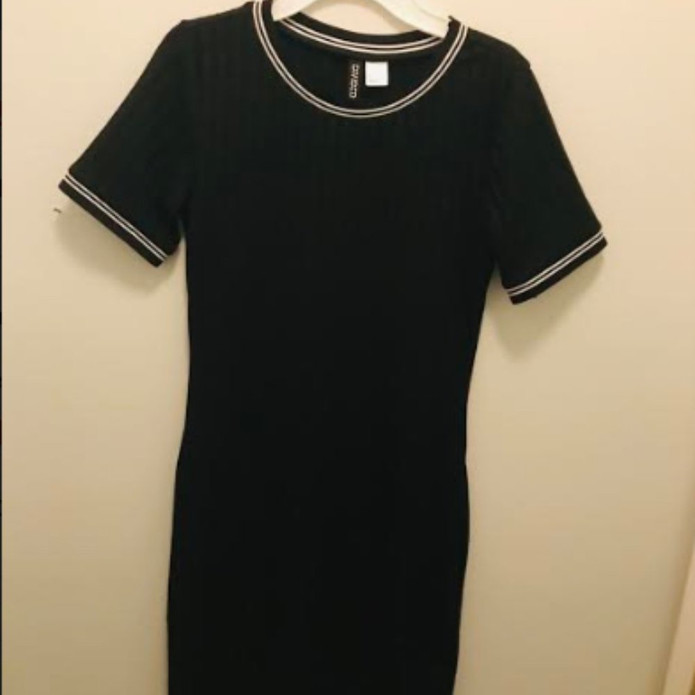 H&M CUTE FITTED ON THE GO SPORTY DRESS